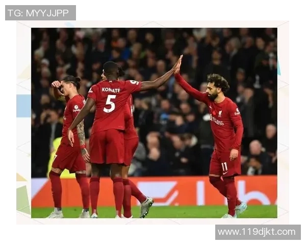 西汉姆联与热刺激战正酣谁能在英超赛场上笑到最后